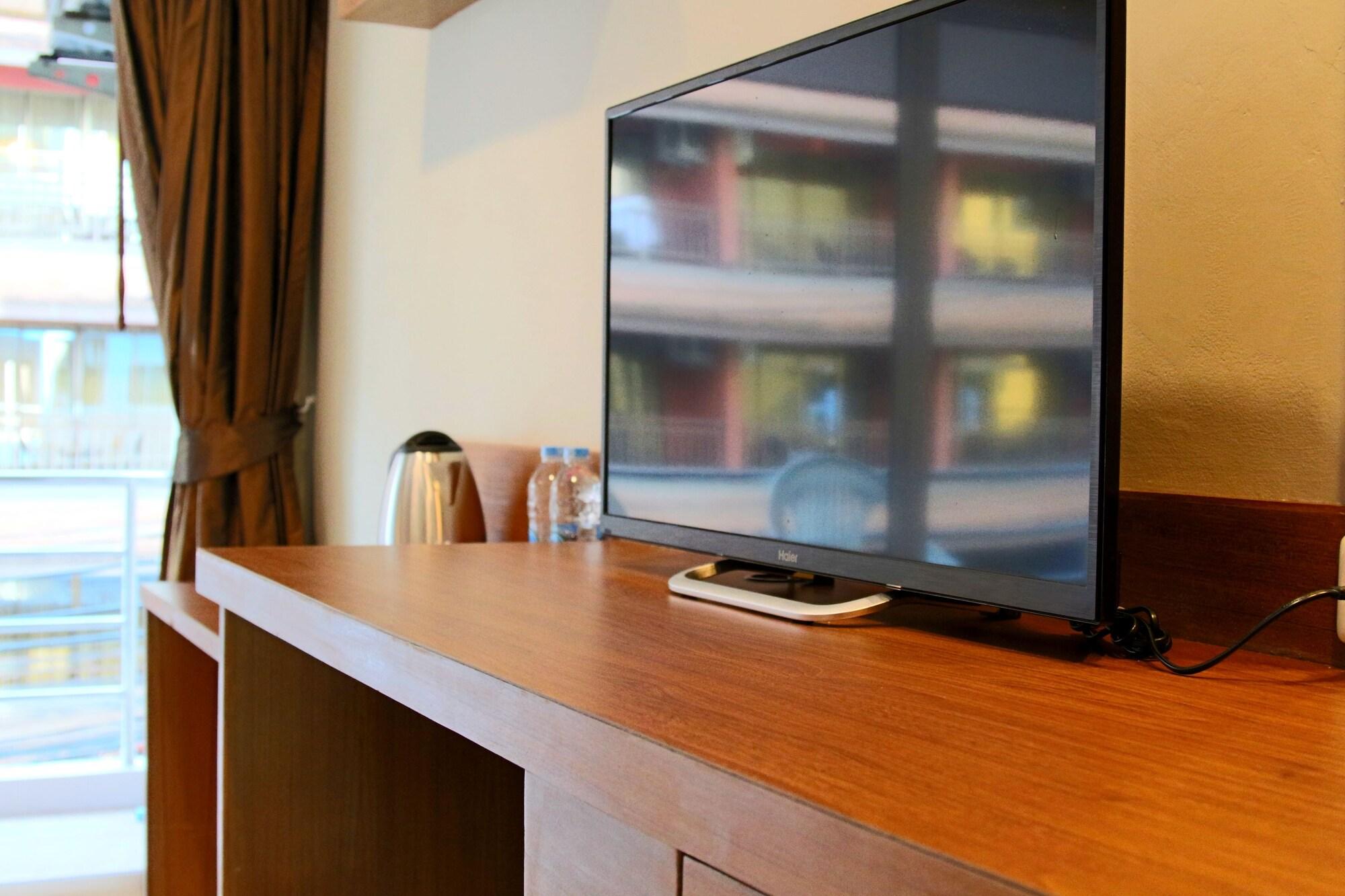 Good Nice Hotel Patong Exterior photo