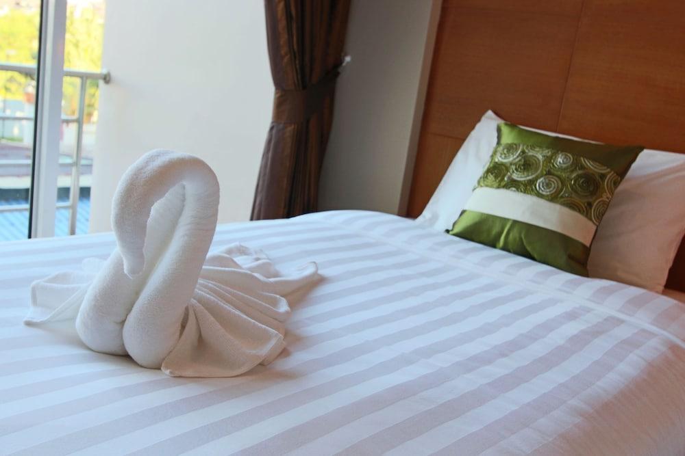 Good Nice Hotel Patong Exterior photo