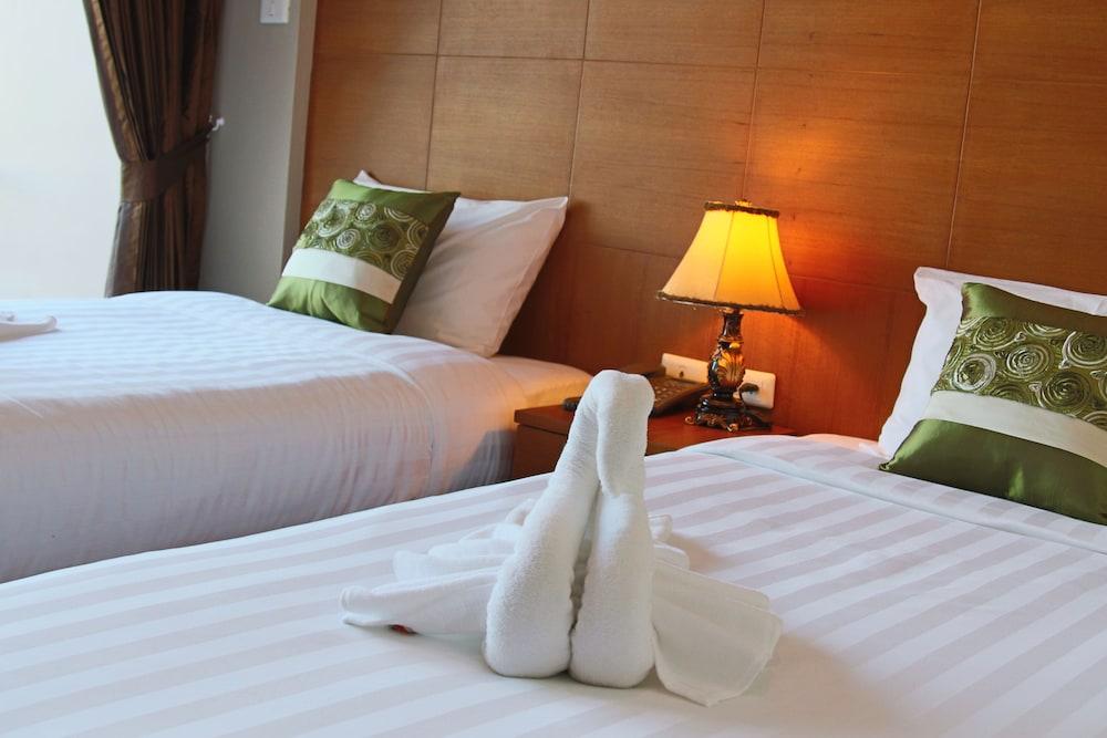 Good Nice Hotel Patong Exterior photo
