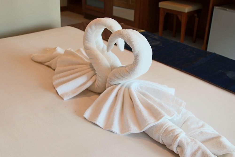 Good Nice Hotel Patong Exterior photo
