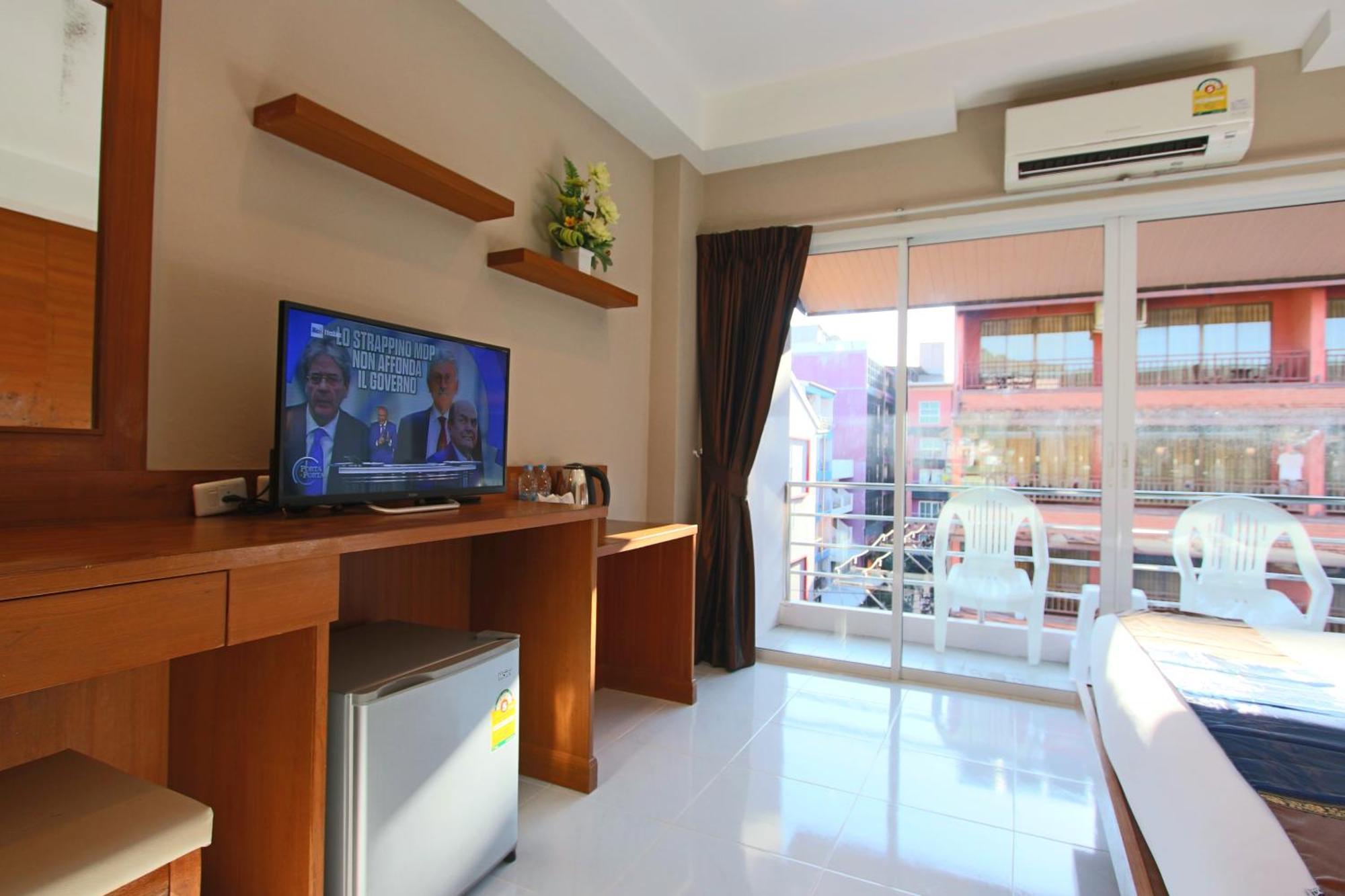 Good Nice Hotel Patong Exterior photo